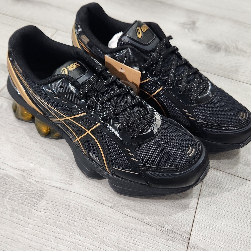 ASICS Men's Black and Gold Running Shoes. Size 9.0